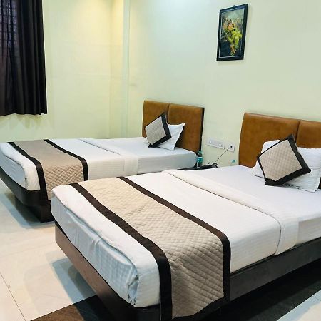 Jmc Hotel Lavish Akolia Bagian luar foto