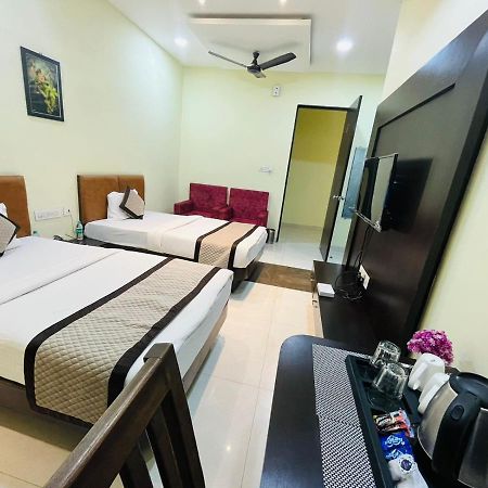 Jmc Hotel Lavish Akolia Bagian luar foto