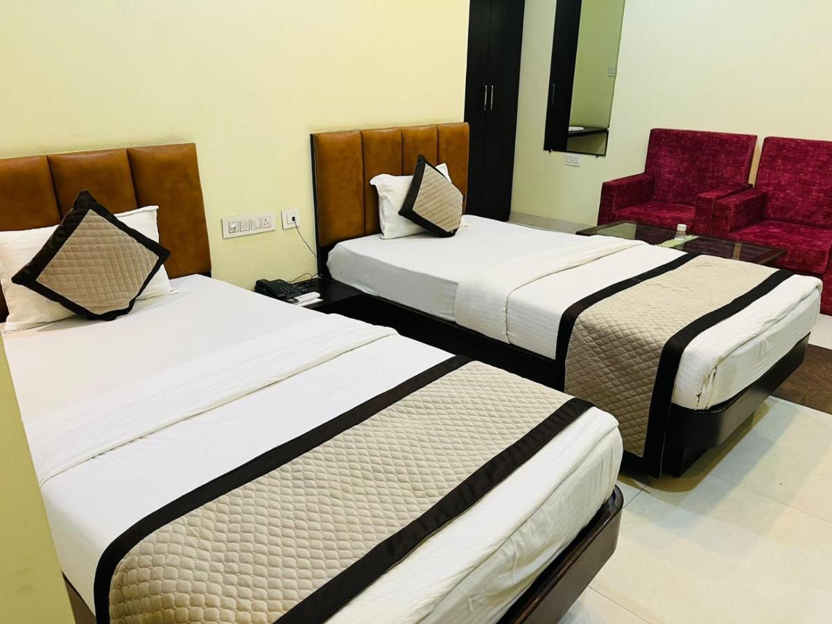 Jmc Hotel Lavish Akolia Bagian luar foto