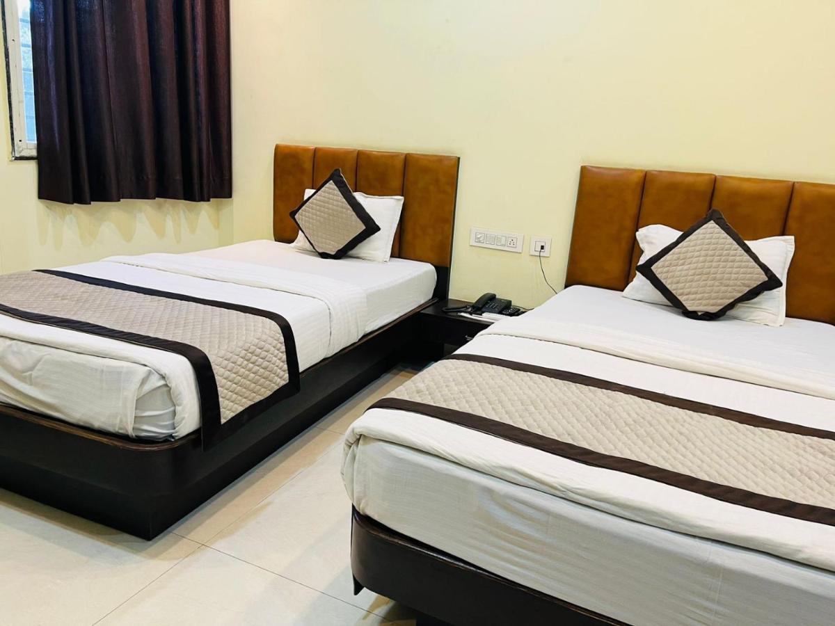 Jmc Hotel Lavish Akolia Bagian luar foto