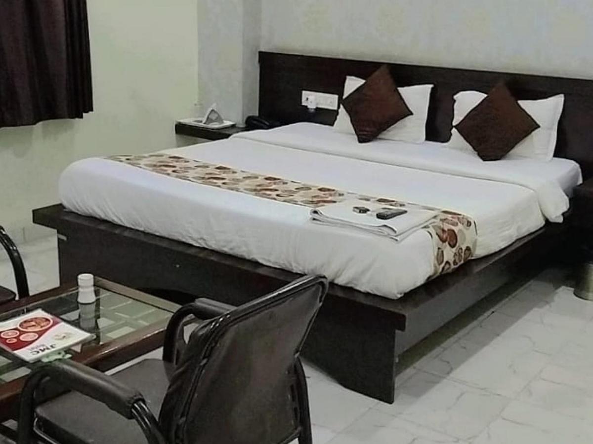 Jmc Hotel Lavish Akolia Bagian luar foto