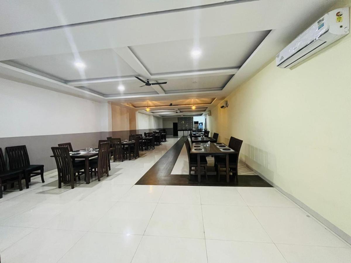 Jmc Hotel Lavish Akolia Bagian luar foto