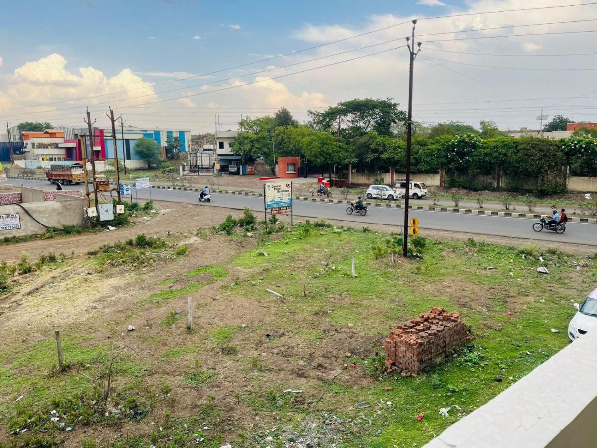 Jmc Hotel Lavish Akolia Bagian luar foto