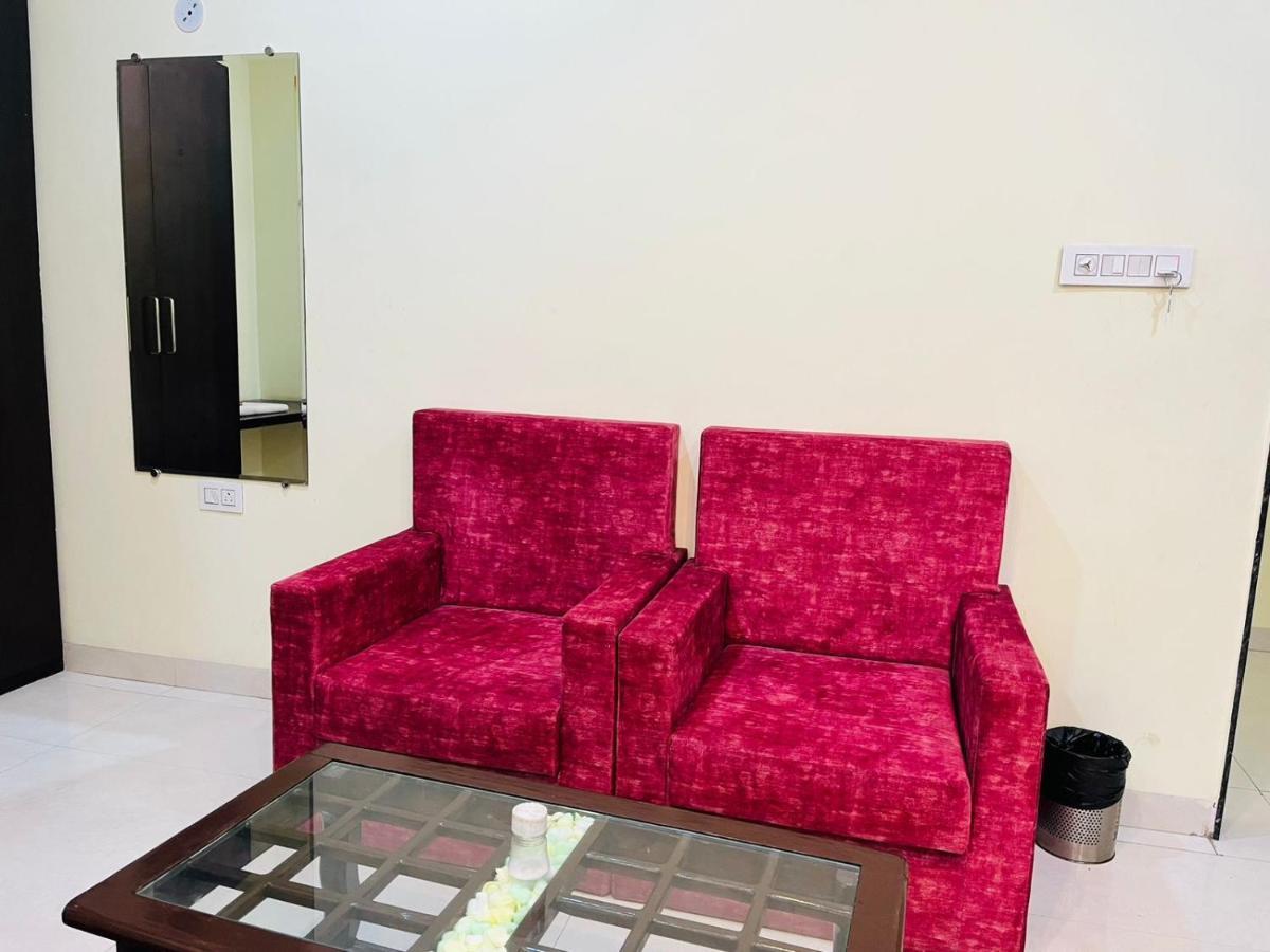 Jmc Hotel Lavish Akolia Bagian luar foto