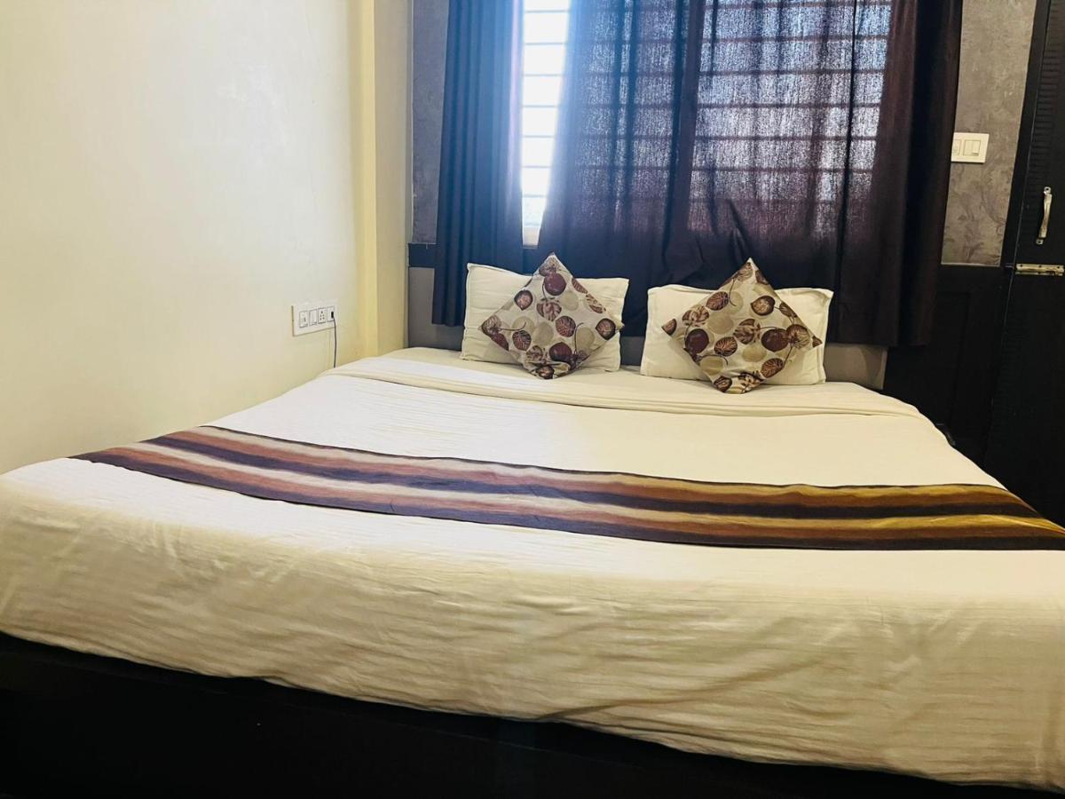 Jmc Hotel Lavish Akolia Bagian luar foto