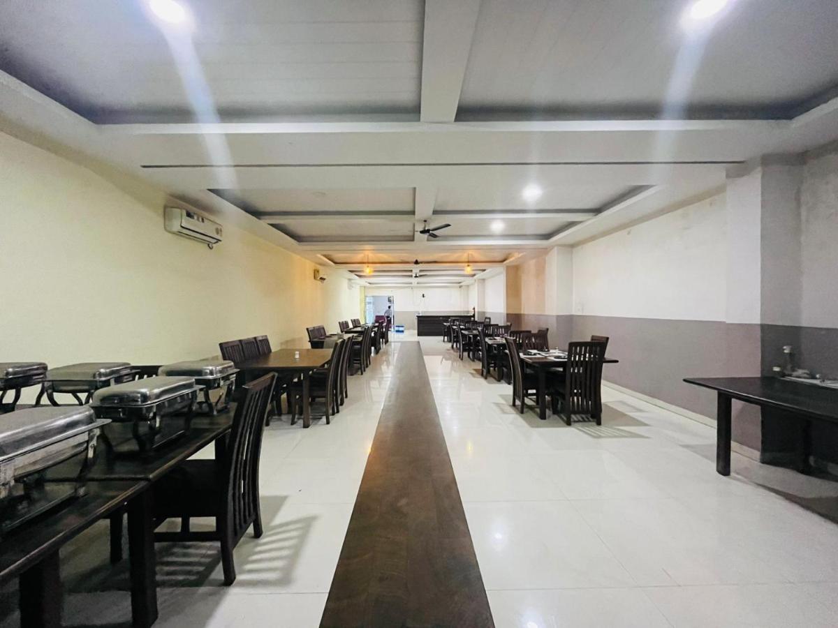 Jmc Hotel Lavish Akolia Bagian luar foto
