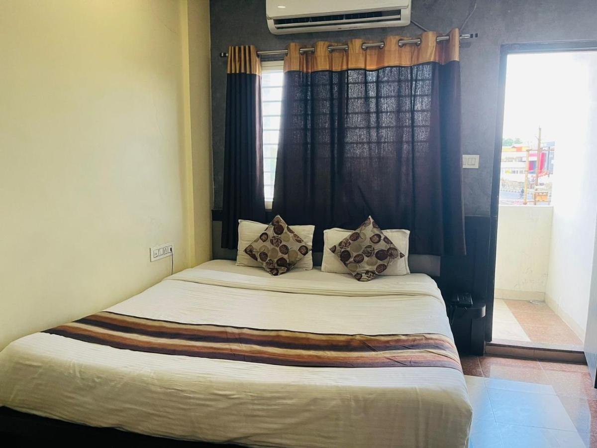 Jmc Hotel Lavish Akolia Bagian luar foto