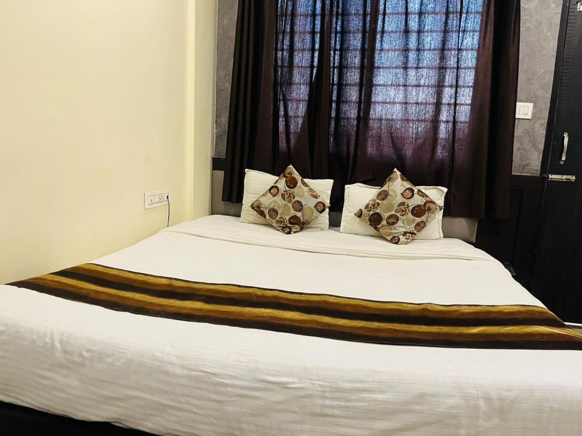 Jmc Hotel Lavish Akolia Bagian luar foto