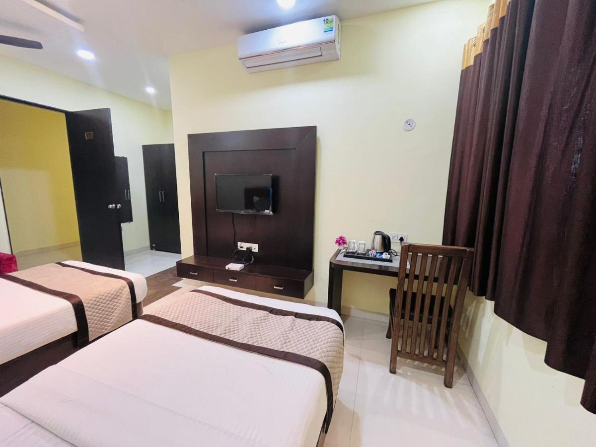 Jmc Hotel Lavish Akolia Bagian luar foto